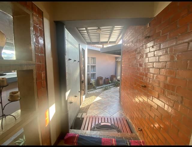 4 BEDROOM HOUSE TO LET IN MEER EN SEE